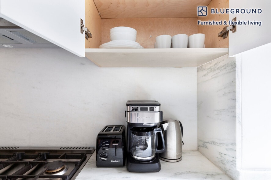 Building Photo - 340 E 52nd St