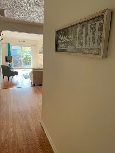 Building Photo - 3870 Priest Lake Dr