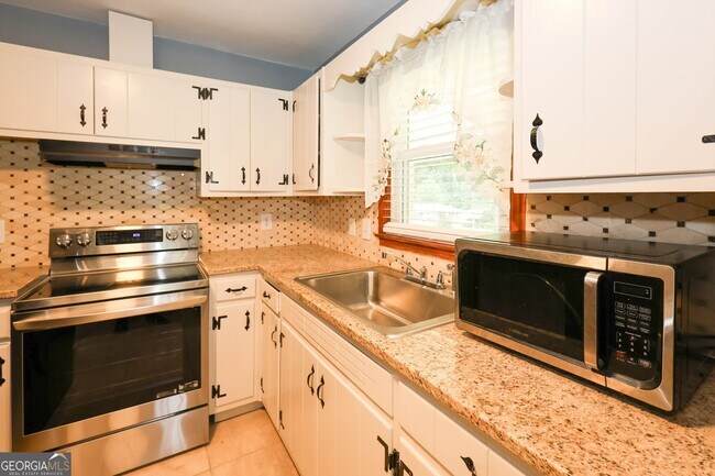Building Photo - 2218 Dodson Dr