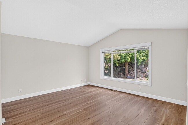 Building Photo - Beautifully Refreshed Clackamas Home with Bright Interiors & Private Backyard Retreat