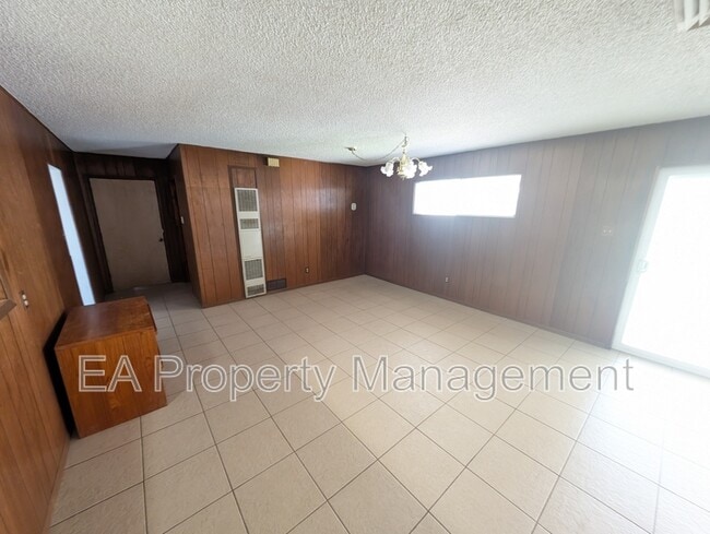 Building Photo - 3204 La Veta Dr
