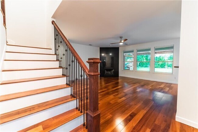 Building Photo - 15716 Belfin Dr