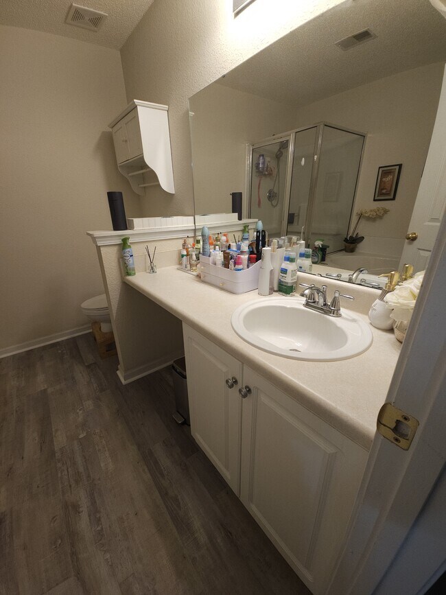 Building Photo - 109 Hardwood Dr