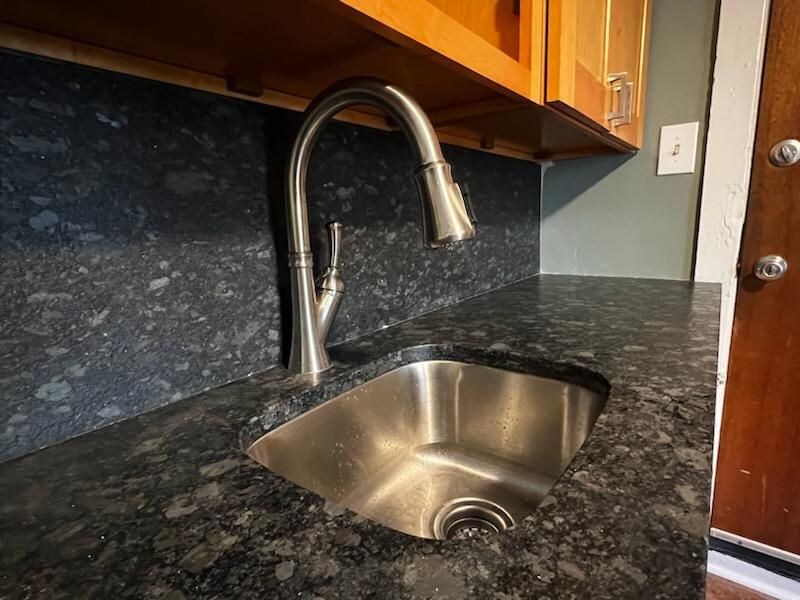 Building Photo - 222 Lewis Ave