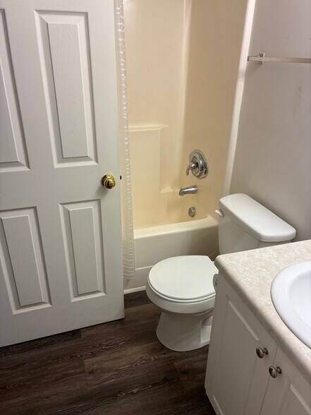 Building Photo - 474 Regency Park Dr