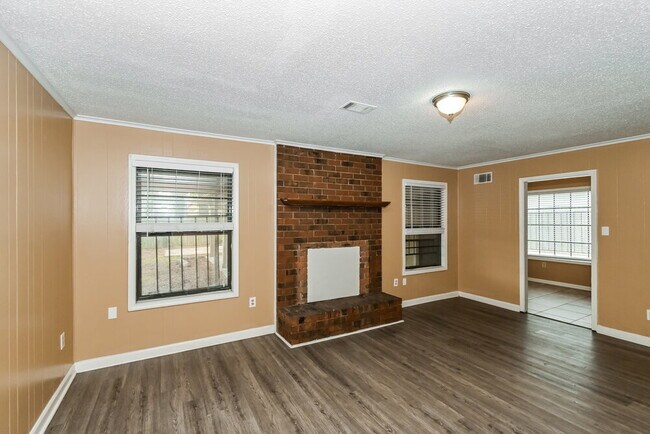 Building Photo - 5657 Rensslaer Dr