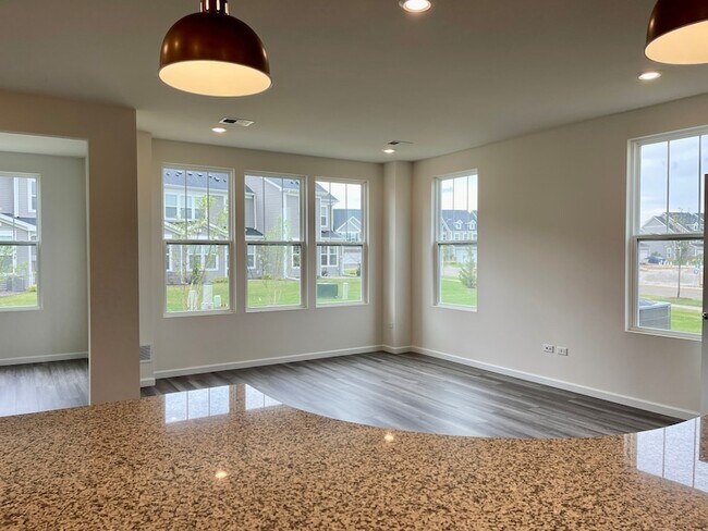 Building Photo - 721 Dropseed Ln