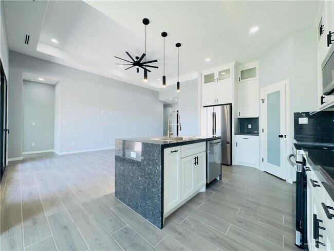 Building Photo - 43 N Woody Rd
