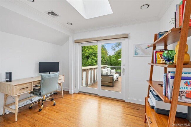 Building Photo - 13 Colonial Ln