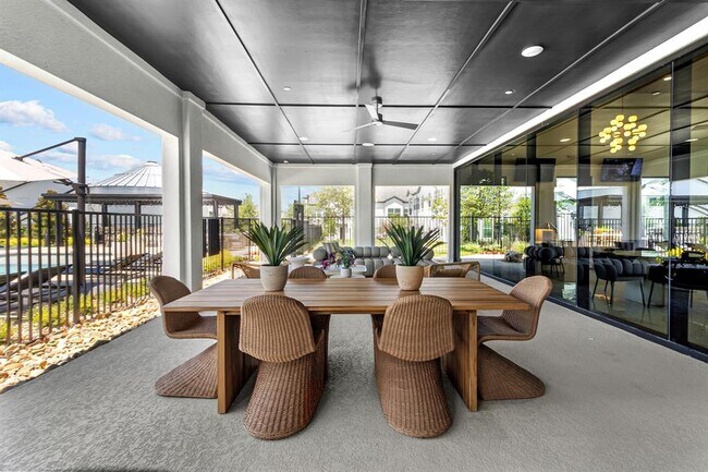 Building Photo - 1664 Hillside Terrace