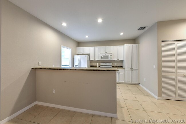 Building Photo - 1868 S Dovetail Dr