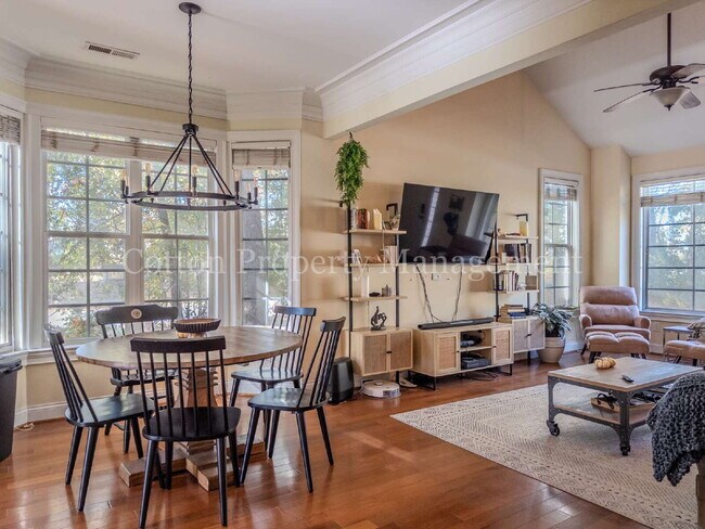 Building Photo - 102 Blossom Cir