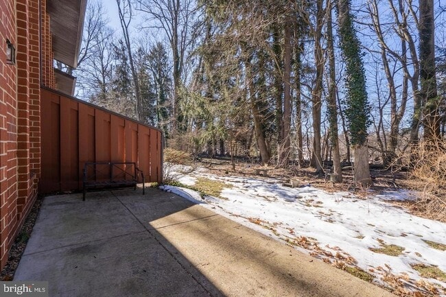 Building Photo - 1004 Worthington Dr