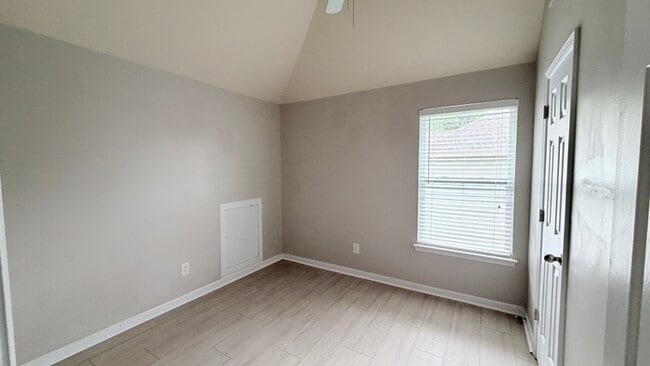 Building Photo - 765 Rockbass Rd