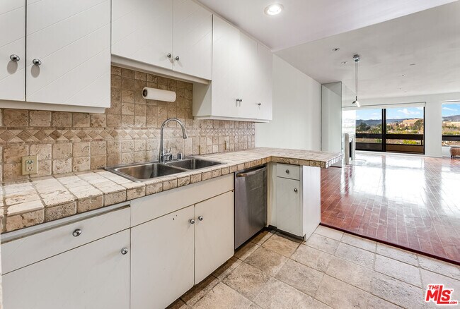 Building Photo - 10551 Wilshire Blvd