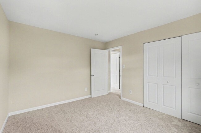 Building Photo - Updated 2BR Townhome Minutes from Central Park & Mary Washington Hospital!