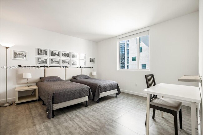 Building Photo - 500 Brickell Ave