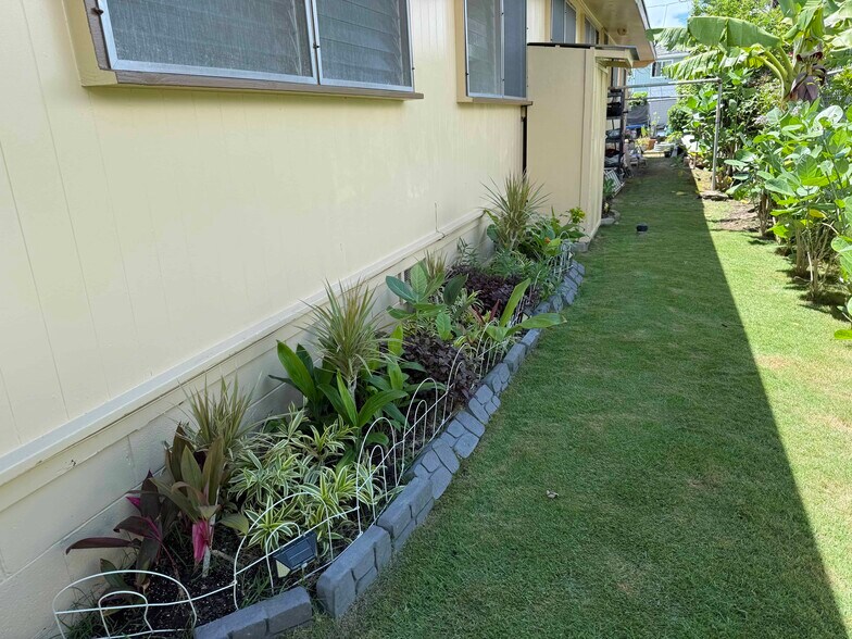 Building Photo - 448 Ulupaina St