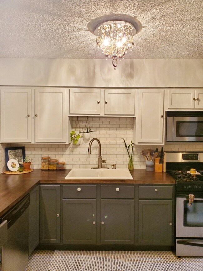 Building Photo - 2639 Colfax Ave S