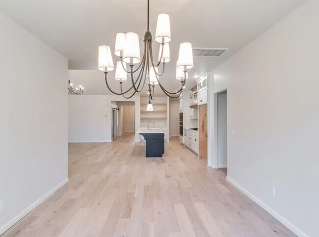Building Photo - Model Home in East Edmond + 3 bedrooms + B...