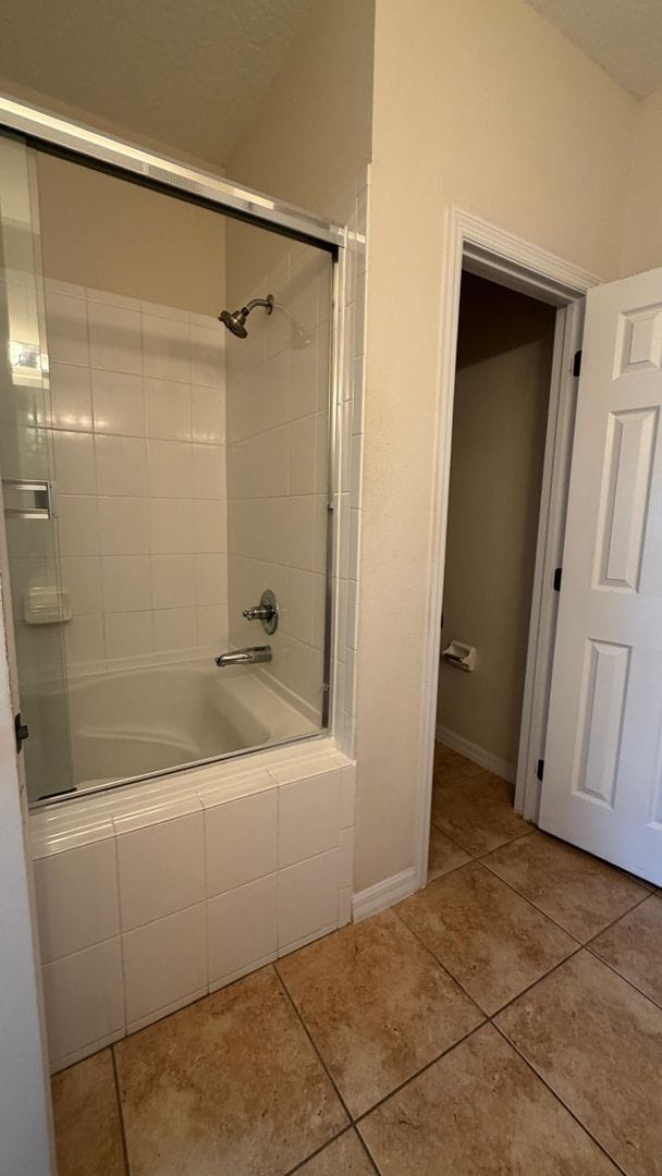 Building Photo - Beautiful 2 bed & 2.5 bath townhome