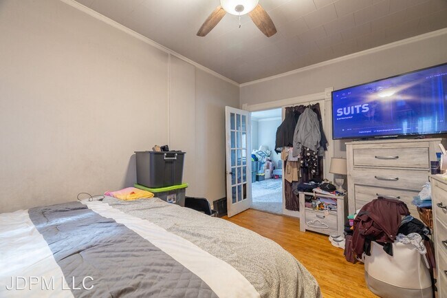 Building Photo - 5 br, 1 bath House - 233 W 11th Avenue