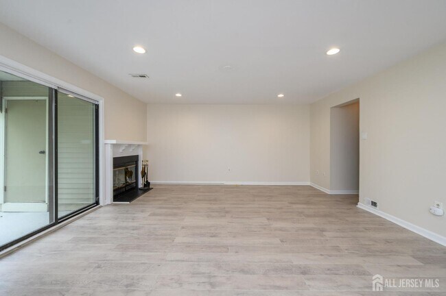 Building Photo - 17 Chelmsford Ct