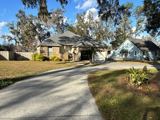 Building Photo - Beautiful home in Lake Park