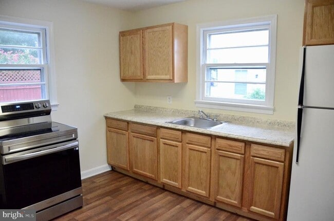 Building Photo - 1442 Rehling Dr