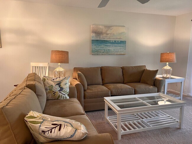 Building Photo - 2bd/2ba Townhome