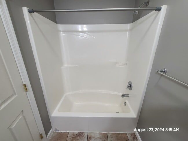 Building Photo - 3 Bedroom Townhouse For Rent in Waynesboro