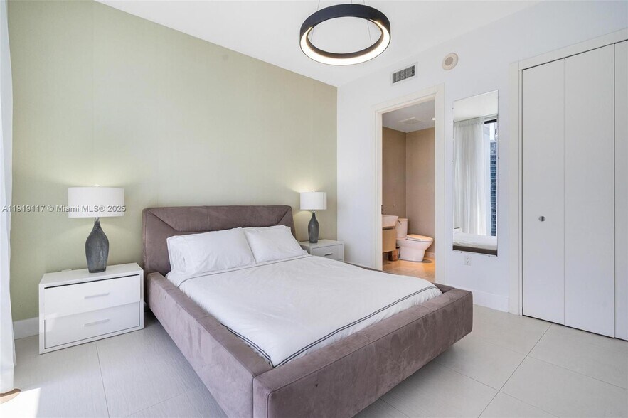 Building Photo - 200 Biscayne Boulevard Way