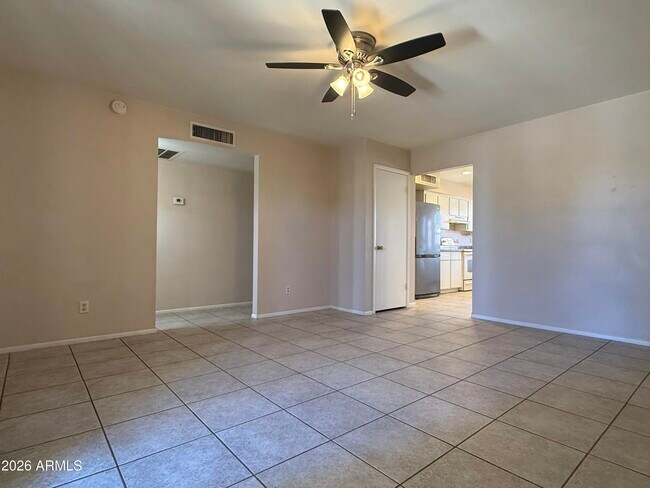 Building Photo - 2231 W Fremont Dr