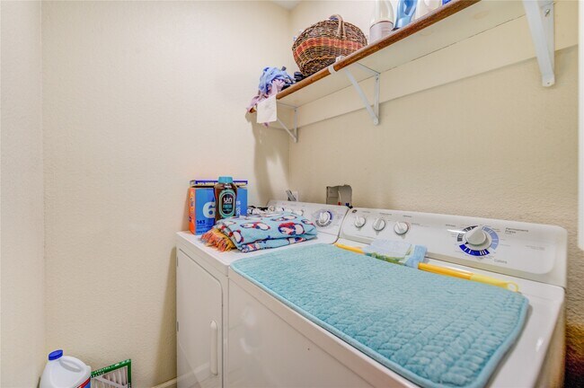 Building Photo - 3530 Kentwood Dr