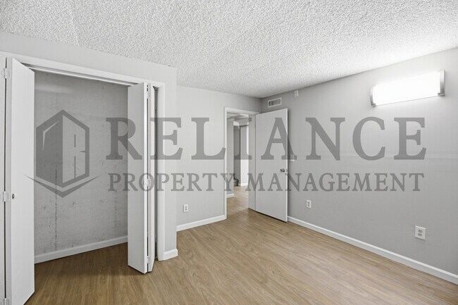 Building Photo - 1908 N Jeanette St