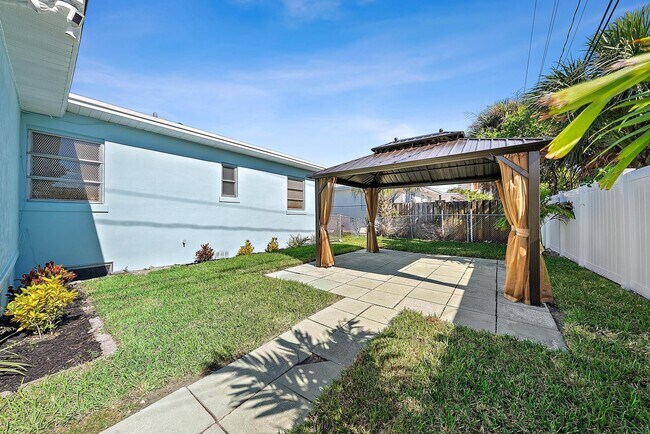 Building Photo - 135 E 28th St