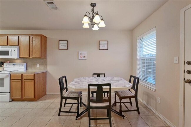 Building Photo - AUGUST PRE-LEASE!! 3 Bed, 3 Bath 2.5 miles...