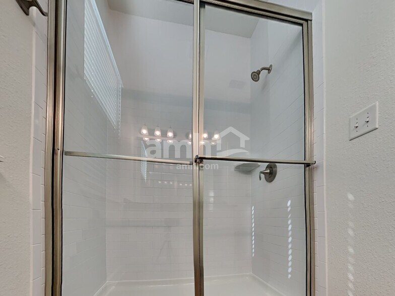 Building Photo - 460 Sandstone Dr