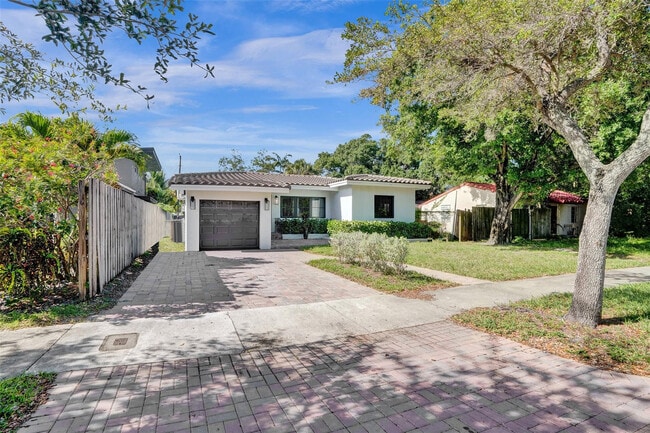 Building Photo - 807 SW 18th St