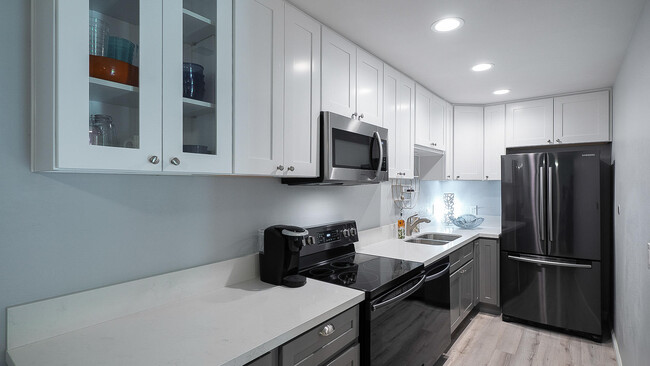 Building Photo - 510 N Villa Ct
