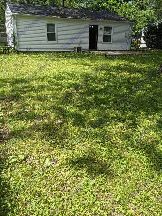 Building Photo - Available August 1st 2026!