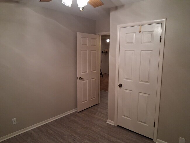 Building Photo - 4606 Begonia St