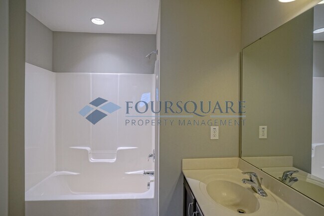 Building Photo - Spacious 3-Bed, 2.5-Bath Townhome with Was...