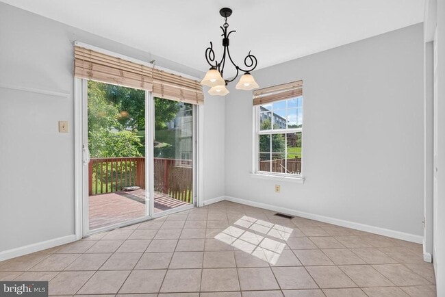 Building Photo - 323 Glenn Rose Cir