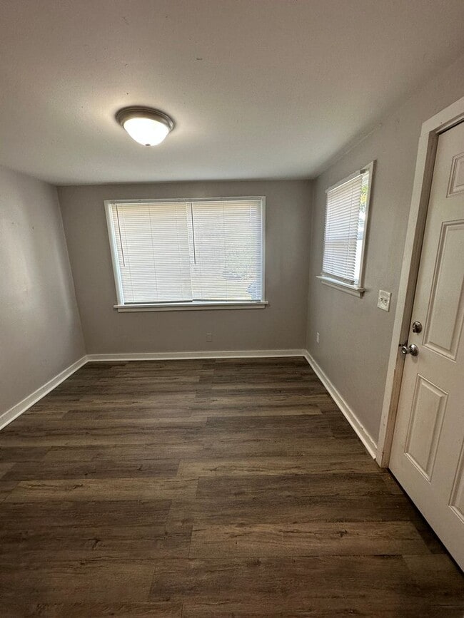 Building Photo - Charming 3/1 Near Northtown Mall