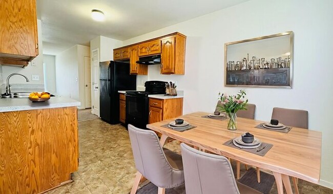 Building Photo - Creekwood Park Townhomes: 3 bedroom Duplex with unique floor plan for rent in the Northland