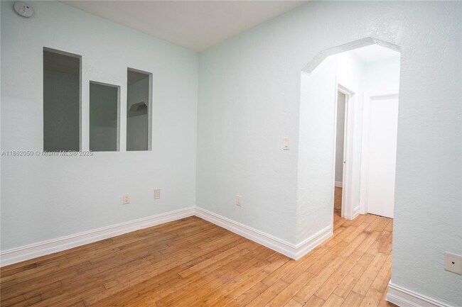 Building Photo - 7301 Carlyle Ave