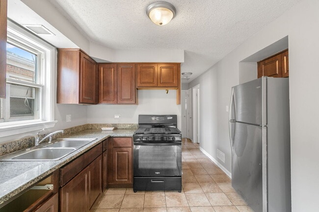 Building Photo - 7216 S Central Park Ave