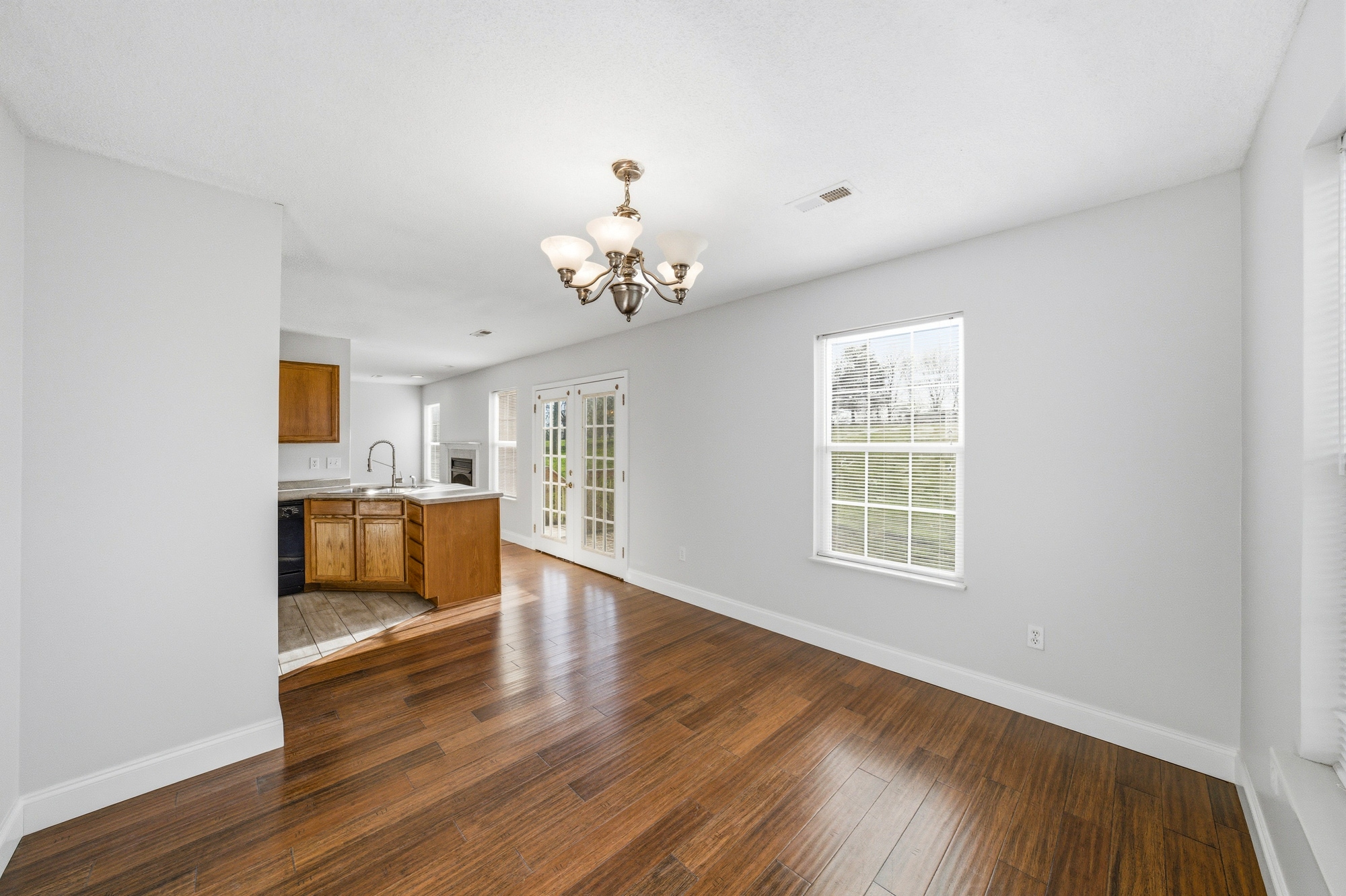 dining room to kitchen - 1453 Chessingham Dr