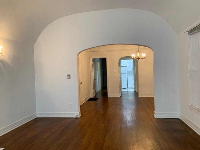 Building Photo - 1008 Havenhurst Dr
